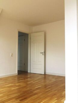 Moderne, sehr gemütliche 1-Raumwohnung im Dachgeschoss mit Tageslichtbad - Chemnitz