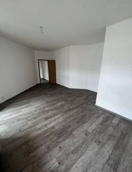 ERDGESCHOSS: Großzügige, schöne 3-Zimmer-Wohnung mit Balkon - Zeitz