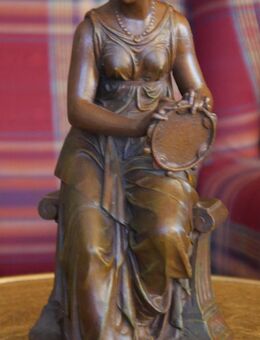 Skulptur , Muse mit Tamburin ,signiert Bouret ( Eutrope Bouret , 1833 - 1906) Frankreich , Höhe ca.33cm - Görlitz
