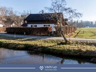 IDYLLISCHES FAMILIENGLÜCK AM BACHLAUF UND AM ORTSRAND VON WINDACH - Windach