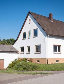 UBSTADT: Riesen Grundstück mit 1-2 Familienhaus und zus. Baufenster, 8 Zimmer, 2 Bäder. - Ubstadt-Weiher