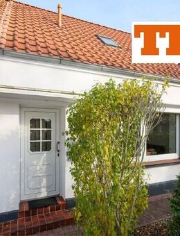 TT bietet an: Gepflegte Eigentumswohnung über zwei Ebenen - Wohnen wie im eigenen Haus mit Terrasse und Garten! - Wilhelmshaven