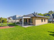 Einbauküche, Wärmepumpe, Kamin, Sauna, Deckenspots: Rollstuhlgerechter Bungalow in Bad Saarow - Bad Saarow
