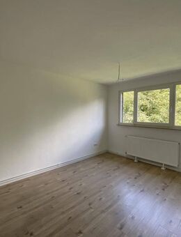 Gemütliche 2-Zimmer-Wohnung im Dachgeschoss mit Wanne in Wilhelmshaven City - Wilhelmshaven