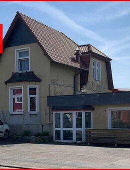 Kapitalanlage - Altbau-Villa mit 3 Reihenhäusern und einer Gewerbeeinheit - Bad Segeberg