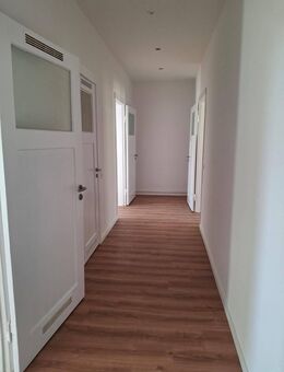 Frisch renoviert... 2 ZKDB in der Wittekindstr.10 in Geestemünde zu vermieten mit Balkon - Bremerhaven