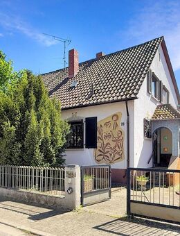 Rülzheim: Wohnhaus mit großem Nebengebäude - ideal für Wohnen & Gewerbe unter einem Dach - Rülzheim