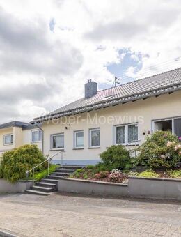 Gepflegtes Gebäudeensemble / größtenteils vermietet / Garten + Garage - Much