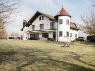 ==== Exklusives .Landhaus nahe Laichingen ca. 8 km ==== Wfl.ca. 215 m², Grdfl.ca.1200 m², Bj 1991 ===== 749.000 € ===== - Laichingen