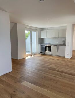 Sofort frei + Helle Neubau 3-Zimmer-Wohnung mit Echtholzparkett, Einbauküche, großem Balkon und TG-Stellplatz - Amberg