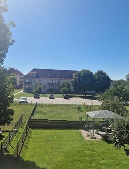 Ideal für Eigennutzer oder Kapitalanleger. Moderne 4-Raum-Eigentumswohnung mit Balkon / 200 m² Garten / Garage / DG / Keller - Dessau-Roßlau