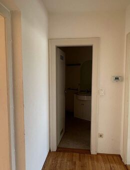 Open House! Montag 25.08 15:00-16:00 2-Zi-Whg mit EBK und kleinem Balkon ~ Holzboden ~ ca. 55 m² ~ Sofortbezug möglich - Nürnberg