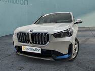 BMW iX, 1 xDrive30 xLine HK-HiFi, Jahr 2023 - München