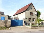 - Bauernhaus mit eigenen Brunnen und Nebengebäuden - - Weißenfels