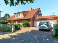 Einfamilienhaus mit großer Garage auf schönem Grundstück in Feldrandlage - Brackel