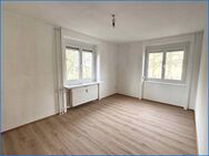 Bezugsfrei und sanierte 4-Zimmer-Wohnung im 1. OG, in zentraler Lage! - Singen (Hohentwiel)