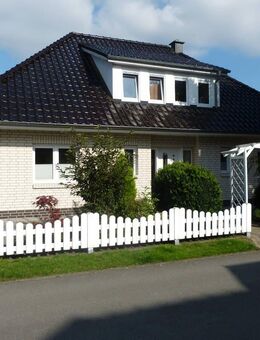 Attraktives Zweifamilienhaus in ruhiger Lage von Friesoythe zu verkaufen. - Friesoythe