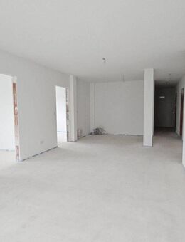 Barrierefreie, helle Neubau 3-Zimmerwohnung mit Balkon in Traunstein - Tiefgarage, Balkon, Badewanne - Traunstein