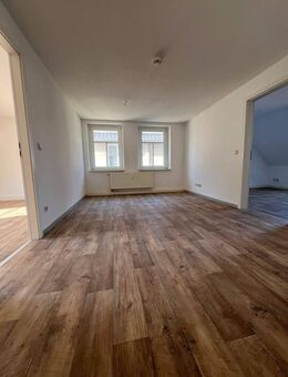 Helle 2-Raum-Wohnung in Neugersdorf – mit Tageslichtbad & Badewanne - Ebersbach-Neugersdorf