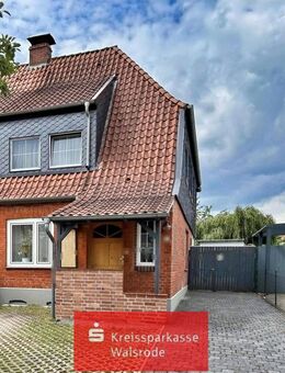 Attraktive Doppelhaushälfte mit Nebengebäude, Garage und Garten in zentraler Wohnlage von Walsrode - Walsrode