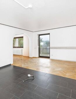 SOFORT FREI: Bungalow auf großzügigem Grundstück mit Doppelgarage, zu verkaufen - Herrngiersdorf