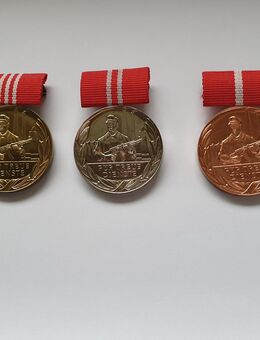 DDR Medaillen „Treue Dienste“ in Gold, Silber und Bronze - Hamburg
