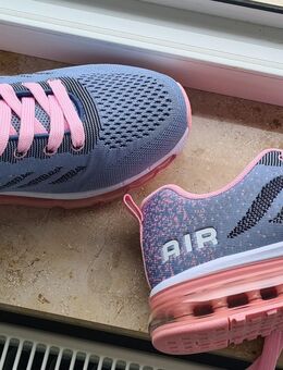 Sneaker / Turnschuhe - Gr. 40 - Kaufneu - Petersberg (Hessen)