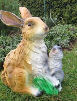Dekofigur Hase mit Kind Gartrendeko Figur Ostern - Hergisdorf