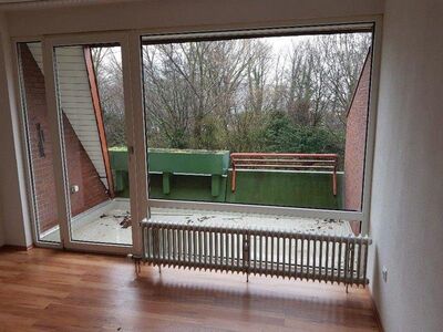 2 Zimmer-Wohnung im DG mit Balkon! Nähe Mercedes