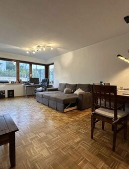 Moderne Wohnung mit großem Balkon, EBK und FBH - Stuttgart