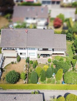 Ideal für 2 Familien, kurzfristig bezugsfrei: Doppelhaus mit großem Gartengrundstück in Gauting, - Gauting