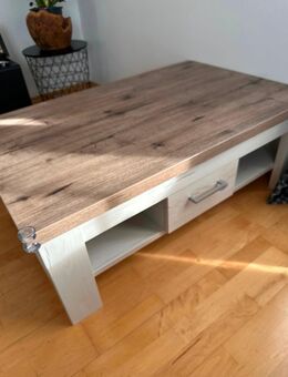 Stabiler Couchtisch im Landhaus Stil! - Bad Homburg (Höhe)