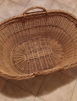 Weidekorb mittelgroß – Wäschekorb alt und robust - Moorenweis