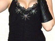 Knielanges schwarzes Abendkleid, Kleid, Midikleid, mit tollem Auschnitt und Raffung, BonPrix, Gr. 32/34 - Düsseldorf
