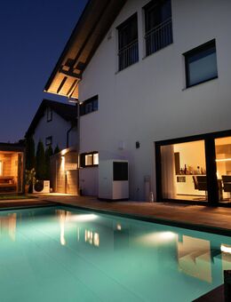 Neu- hochwertige DHH in massiver Holzbauweise mit vielen Highlights, Pool, in begehrter TOP-Lage - Grafing (München)