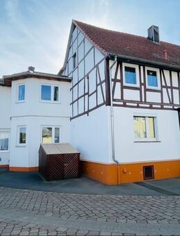 Modernisiertes Zweifamilienhaus mit schöner Terrasse in Immenhausen-Holzhausen - Immenhausen