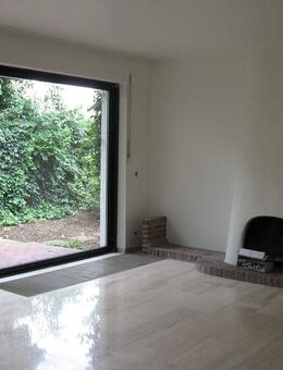 D-Kaiserswerth: Einfamilienhaus, 2 Zimmer, ca. 80 m² Wohnfl., ca. 60 m² Nutzfläche, Terrasse, Stellplatz - Düsseldorf