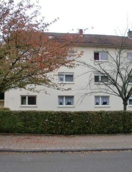 2 ZKB mit Balkon, Wannenbad mit Fenster, Riegelsberger Str. 48, 66113 Saarbrücken - Saarbrücken