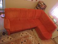 Eck-Couch (Sofa), ausziehbar, 2,5-Sitzer, mit Recamiere (Ottomane) und Hocker - Hoyerswerda
