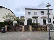 Gepflegte Doppelhaushälfte mit Garage, Keller und schönem Grundstück - Berlin