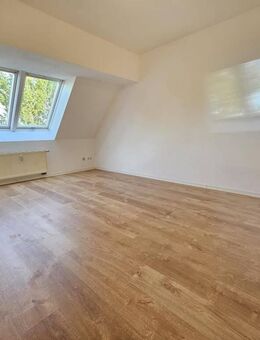 Sehr schöne Dachgeschosswohnung in sehr ruhiger Lage - Zwickau