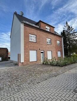 Hell und Modern - neu sanierte 4 Raumwohnung mit hochwertiger Ausstattung, Einbauküche im DG - Großräschen