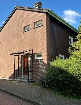 Freistehendes Einfamilienhaus mit Garage auf großzügigem Eigentumsgrundstück in Kirchlengern - Kirchlengern