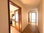 Zentrale, helle 2-Zimmerwohnung mit Balkon, Aufzug und TG-Stellplatz - sofort frei - Göppingen