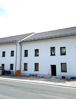 Exklusive 3-Zimmer-Wohnung mit großem Balkon und Tiefgarage in Rödental - Rödental