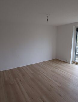 * Frisch renovierte Wohnung mit Balkon in saniertem Wohnhaus in grüner Ruhiglage - Röblingen am See * - Seegebiet Mansfelder Land