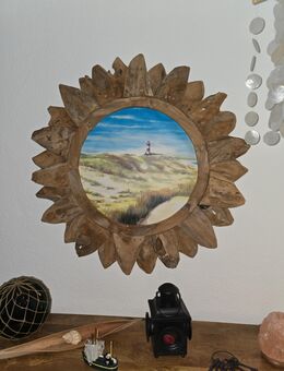 Sehr schönes Bild mit einem Atemberaubenden Holzrahmen der definitiv ein Unikat ist. Durchmesser komplett 110 cm Durchmesser Bild 60 cm Das Bild wäre auch durch ein anderes, welches einen mehr zusagt auszutauschen. - Celle
