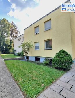 Renovierte 3-Zimmer Wohnung im Hochparterre mit Balkon und Einzelgarage - Fürth
