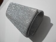 Handtasche Clutch silber glitzernd mit Metallkette Party Hochzeit 20x10 - Rödermark