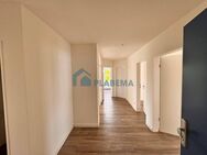 Frisch renoviert/ 4 Zimmer/ Balkon/ Badewanne/ PKW- Stellplatz/ Lindenbergviertel, neue EBK - Neubrandenburg